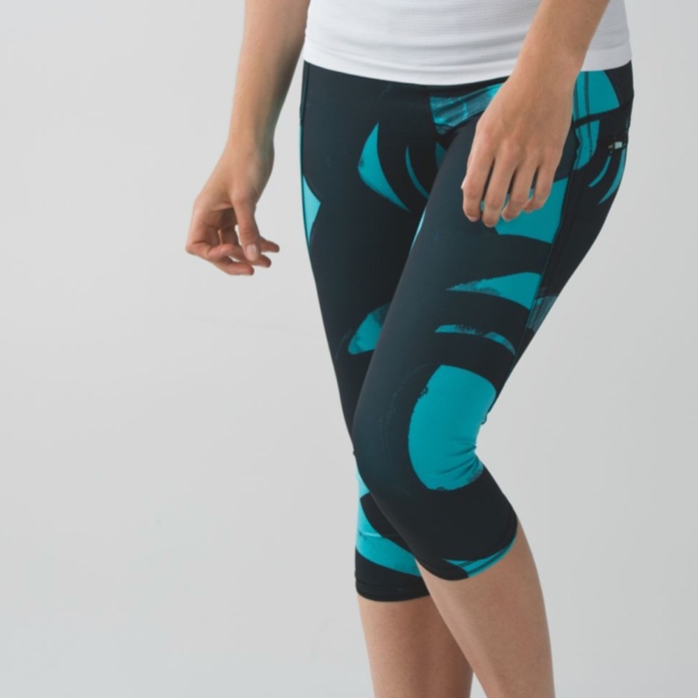 | Lululemon | Run: Top Speed Crop. Size 6.
